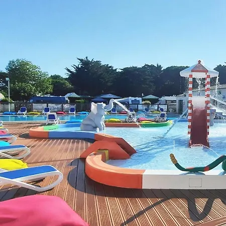 ZEcamping 4 étoiles 900m plage piscine club enfant animations dog friendly 4* Le Bois-Plage-en-Ré